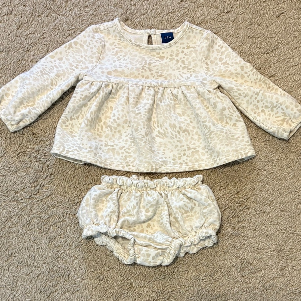 Old Navy Long Sleeve Top and Bloomers Set